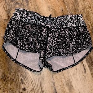 Black and white patterned lulu lemon shorts